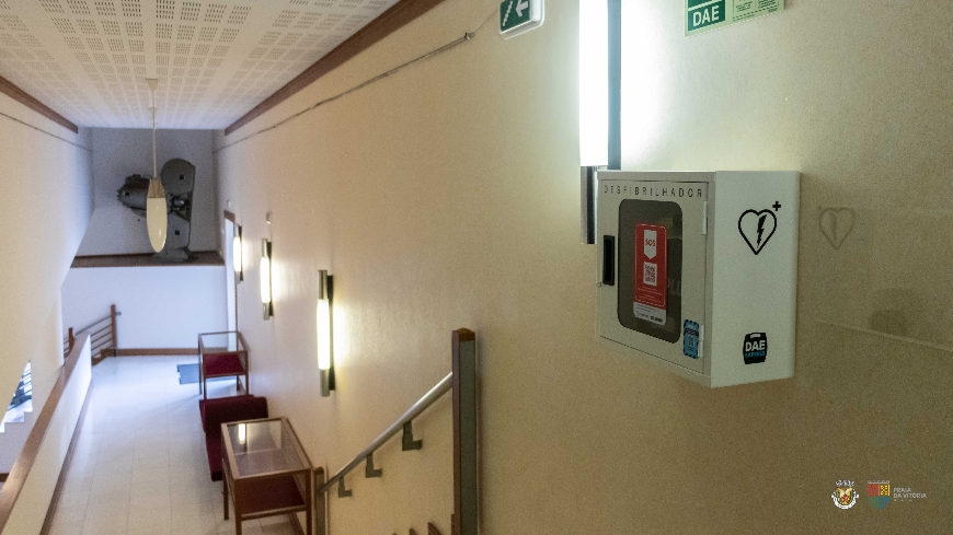 Equipamento no ARG reforça condições de segurança no Carnaval, Câmara da Praia da Vitória instala DAE’s nos edifícios municipais