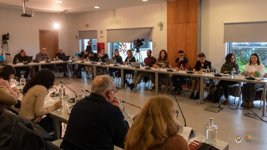 Revisão ao Orçamento Municipal aprovada na Assembleia Municipal, Câmara da Praia da Vitória ref