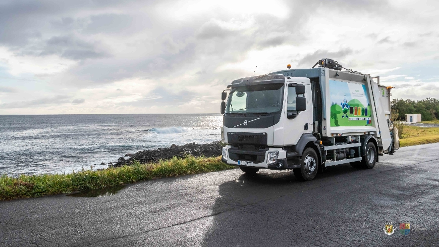 Ao serviço a partir de abril, Praia Ambiente reforça frota com nova viatura de recolha de resídu