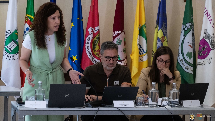 Deputados municipais da Praia da Vitória reuniram nas Quatros Ribeiras, Assembleia Municipal aprov