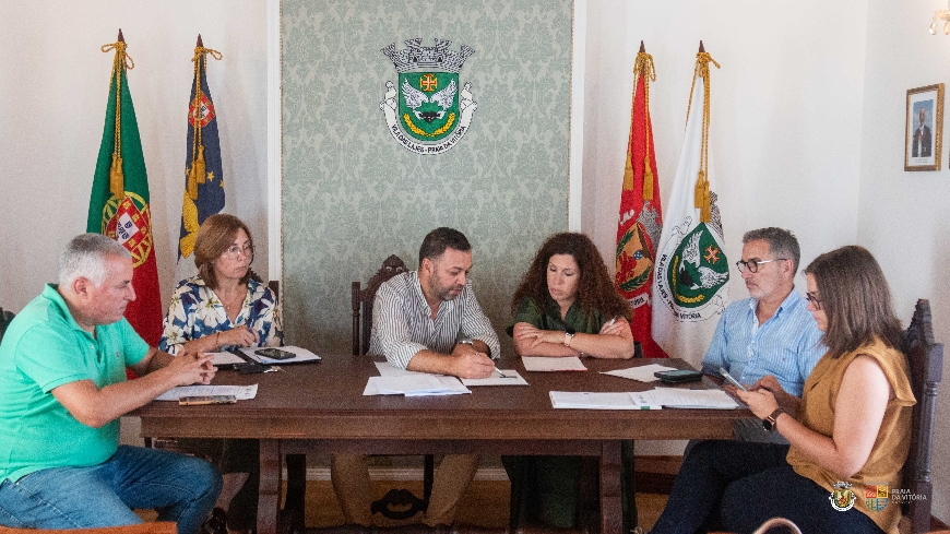 Presidente da Câmara da Praia na visita à Vila das Lajes: Substituição da rede de águas e pavi